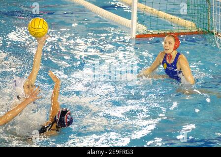 Verona, Italia. 4 Feb 2021. Verona, Italy, Monte Bianco Pools, February 04, 2021, Anna Karnaukh - Kinef Surgutneftegas durante Kinef Surgutneftgas vs CN Mataro - Waterpolo Eurolega Femminile match Credit: Roberto Tommasini/LPS/ZUMA Wire/Alamy Live News Foto Stock