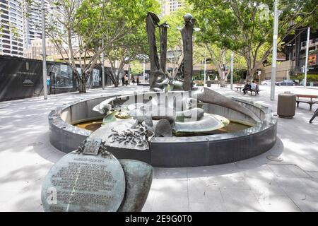 La fontana in bronzo del torrente Tank in Herald Square Circular Quay, Sydney Centro citta', NSW, Australia Foto Stock