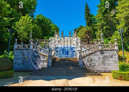 Scala che porta alla chiesa della nostra signora dei rimedi a Lamego, Portogallo Foto Stock