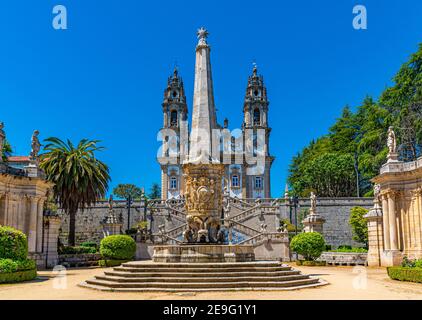 Scala che porta alla chiesa della nostra signora dei rimedi a Lamego, Portogallo Foto Stock