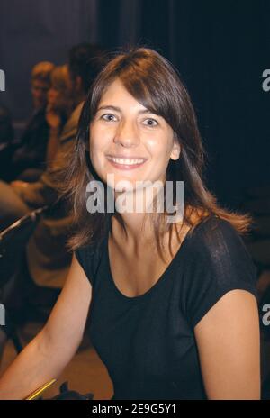 Estelle Denis partecipa alla conferenza stampa del canale televisivo francese Paris Premiere per presentare il nuovo programma della stagione 2006/2007 all'Artcurial Galerie di Parigi, Francia, il 18 settembre 2006. Foto di Christophe Guibbaud/ABACAPRESS.COM Foto Stock