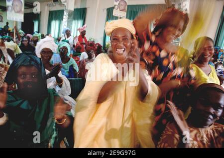 Il Presidente francese Segolene Royal ha visitato la sede del partito socialista a Dakar, Senegal, il 26 settembre 2006. Foto di Axelle de russe/ABACAPRESS.COM Foto Stock