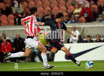 Cristian Rodriguez di PSG in azione durante la prima partita della Coppa UEFA, prima partita, PSG vs Derry City al Parc des Princes Stadium di Parigi, Francia, il 28 settembre 2006. PSG ha vinto 2-0. Foto di Mehdi Taamallah/Cameleon/ABACAPRESS.COM Foto Stock