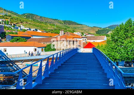 Villaggio di Pinhao sulla riva del fiume Douro in Portogallo Foto Stock