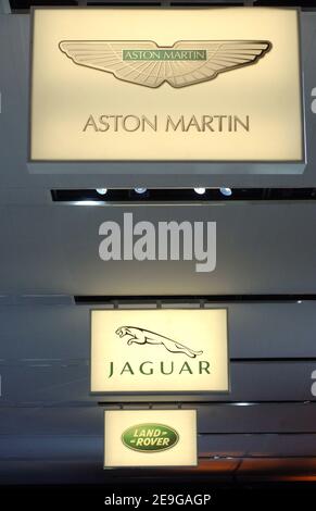 Visione generale dei loghi delle famose case automobilistiche britanniche durante le giornate di stampa al Paris International Motor Show, a Parigi, in Francia, il 29 settembre 2006. Foto di Christophe Guibbaud/ABACAPRESS.COM Foto Stock