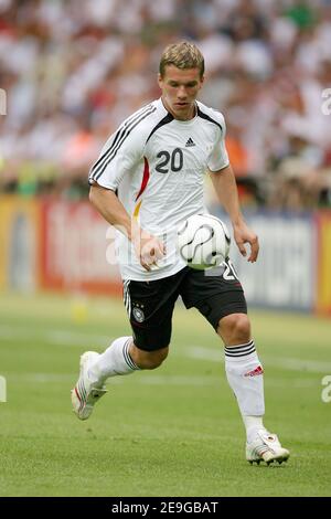 Lukas Podolski in Germania durante la Coppa del mondo FIFA 2006, quarto finale, Germania contro Argentina, a Berlino, in Germania, il 30 giugno 2006. Il gioco si è concluso nel pareggio 1-1 e la Germania ha vinto (4-2) in un tiro di punizione-calcio. Foto di Gouhier-Hahn-Orban/Cameleon/ABACAPRESS.COM Foto Stock