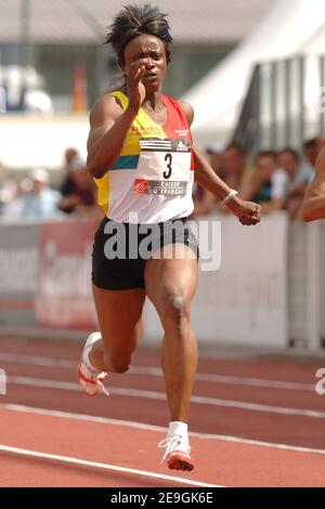 Eunice Barber in Francia compete su 100 metri femminili durante i campionati francesi di pista e campo, a Nancy, in Francia, il 20 luglio 2006. Foto di Gouhier-Kempinaire/Cameleon/ABACAPRESS.COM Foto Stock