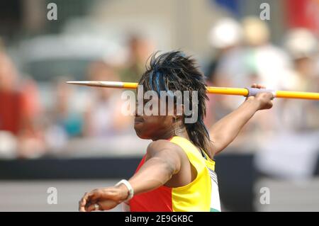 Eunice Barber in Francia compete su Javelin Women Heat durante i Campionati francesi di pista e campo, a Nancy, in Francia, il 21 luglio 2006. Foto di Gouhier-Kempinaire/Cameleon/ABACAPRESS.COM Foto Stock