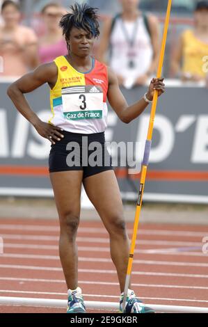 Eunice Barber in Francia compete su Javelin Women Heat durante i Campionati francesi di pista e campo, a Nancy, in Francia, il 21 luglio 2006. Foto di Gouhier-Kempinaire/Cameleon/ABACAPRESS.COM Foto Stock