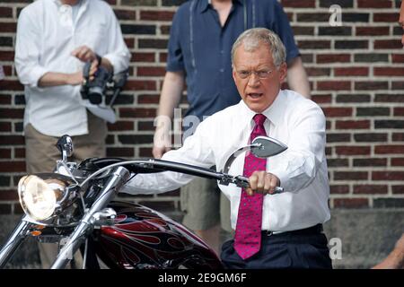 Il 26 luglio 2006, l'ospite della TV David Letterman si esibì in un elicottero per le strade per il suo programma televisivo 'Late Show with David Letterman' a New York, NY, USA. Foto di Charles Guerin/ABACAPRESS.COM Foto Stock