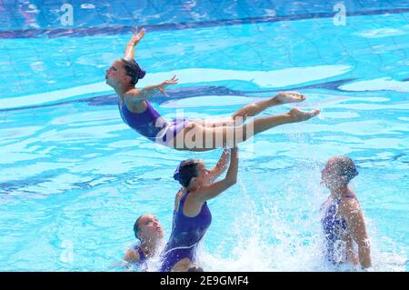 La squadra svizzera compete sulla libera routine preliminare del nuoto sincronizzato durante i campionati europei di nuoto a Budapest, Ungheria, il 28 luglio 2006. Foto di Nicolas Gouhier/Cameleon/ABACAPRESS.COM Foto Stock