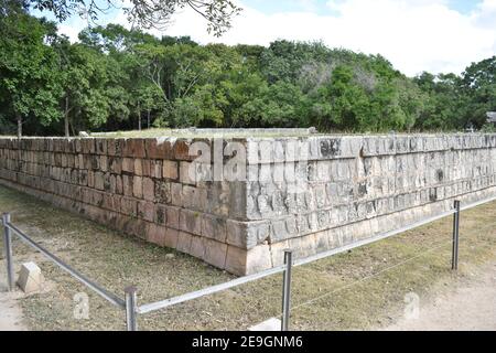 Tzompantli, piattaforma dei teschi da Chichen Itza Foto Stock