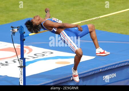 Eunice Barber in Francia compete sul salto di Hight Jump dell'eptalthlon durante i Campionati europei di pista e campo, a Goteborg, Svezia, il 7 agosto 2006. Foto di Guibbaud-Kempinaire/Cameleon/ABACAPRESS.COM Foto Stock