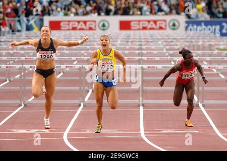 La svedese Suzanna Kallur si esibisce su 100 metri fa precipitare le donne durante i Campionati europei di pista e campo, a Goteborg, Svezia, il 11 agosto 2006. Foto di Guibbaud-Kempinaire/Cameleon/ABACAPRESS.COM Foto Stock