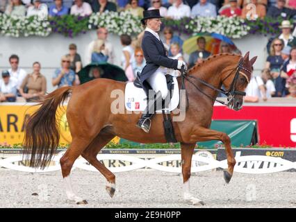 Il dressage francese Karen Tebar sul suo cavallo 'Falada M' al FEI World Equestrian Games 2006 ad Aachen, Germania, il 22 agosto 2006. La squadra tedesca ha vinto la medaglia d'oro. Foto di Edwin Cooke/Cameleon/ABACAPRESS.COM Foto Stock