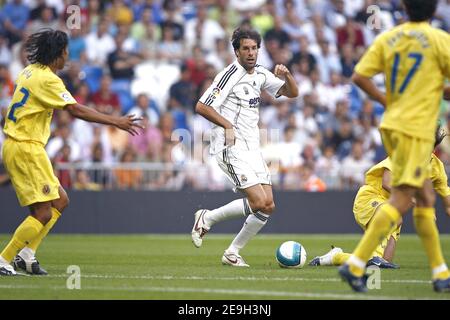 Ruud Van Nistelrooy del Real Madrid in azione durante la partita di calcio della Lega Spagnola, Real Madrid vs Villareal, a Madrid, Spagna, il 27 agosto 2006. Il gioco si è concluso in un pareggio 0-0. Foto di Christian Liegi/ABACAPRESS.COM Foto Stock