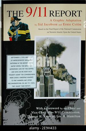 Con l'avvicinarsi del quinto anniversario del 9/11, una versione a fumetti del rapporto del 9/11 colpisce i negozi di Washington DC, USA il 28 2006 agosto .. I suoi creatori, Ernie Colon e Sid Jacobson, sono icone nel mondo dei fumetti. Erano dietro Casper il fantasma amichevole e Richie ricchi tra gli altri. Foto di Olivier Douliery/ABACAPRESS.COM Foto Stock