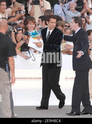 Clive Owen, membro del cast, si pone per le foto mentre arriva alla prima del suo nuovo film "Bambini degli uomini" al sessantatreesimo Festival annuale del Cinema di Venezia, il 3 settembre 2006. Foto di Nicolas Khayat/ABACAPRESS.COM Foto Stock