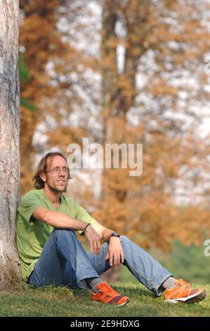 Il francese Yohan Diniz pone per il nostro fotografo a Vincennes, vicino a Parigi, in Francia il 12 settembre 2006, dopo aver vinto i 50 km di uomini ai Campionati europei di pista e campo, a Goteborg, in Svezia, il 10 agosto 2006. Foto di Stephane Kempinaire/Cameleon/ABACAPRESS.COM Foto Stock