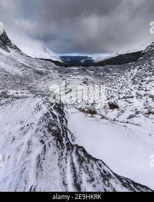 Vista invernale della Corrie Fee e della Glen Doll a Cairngorms scozzesi. Foto Stock