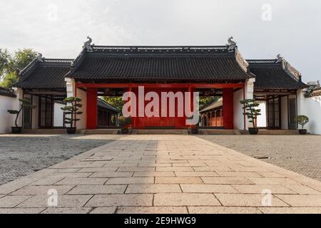 Porta principale del Tempio di Confucio a Shanghai Foto Stock