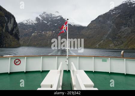 Geirangerfjorden con Preikestolen sulla sinistra, Stranda, Norvegia. Foto Stock