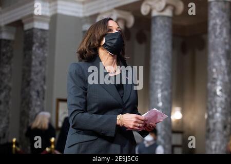 Washington, DC, Stati Uniti. 04Feb 2021. IL Vice Presidente DEGLI STATI UNITI Kamala Harris partecipa a un cerimoniale di giuramento del Senatore democratico del Vermont Patrick Leahy come Presidente Pro Tempore del Senato, nella Camera del Vecchio Senato su Capitol Hill a Washington, DC, USA, 04 Febbraio 2021.Credit: Michael Reynolds/Pool via CNP | Usage Worldwide Credit: dpa/Alamy Live News Foto Stock