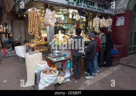 Khari Baoli Road Shop Vendita frutta secca e frutta secca Foto Stock