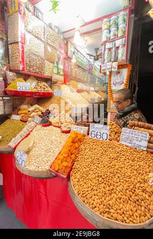Khari Baoli Road Shop Vendita frutta secca e frutta secca Foto Stock