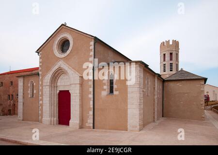 Eglise Saint-Dominique de Bonifacio. È una chiesa di Bonifacio, Corsica. È la chiesa più grande dell'isola Foto Stock