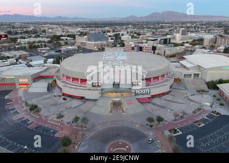 Una vista aerea del Thomas & Mack Centeron il campus dell'Università del Nevada Las Vegas, Mercoledì, 3 febbraio 2021, a Las Vegas. L'arena è l'hom Foto Stock