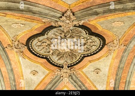 Porto, Portogallo, 06 ottobre 2018 : particolare della decorazione interna della Chiesa di Clerigos a Porto, Portogallo. Foto Stock