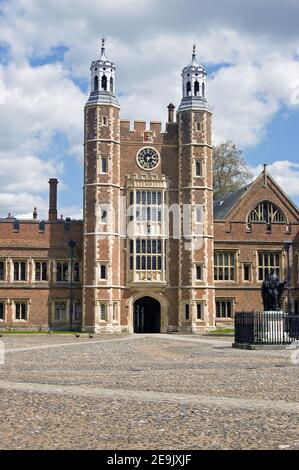 Vista della Torre di Lupton, costruita a Tudor Times presso il famoso Eton College, Berkshire. Edificio storico, di centinaia di anni. Foto Stock