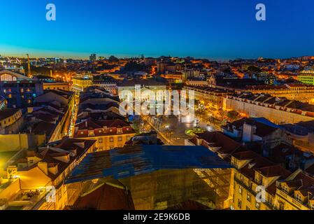 Tramonto vista aerea di Praca Dom Pedro IV a Lisbona, Portogallo Foto Stock