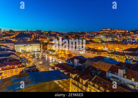 Tramonto vista aerea di Praca Dom Pedro IV a Lisbona, Portogallo Foto Stock