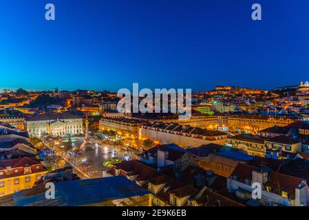 Tramonto vista aerea di Praca Dom Pedro IV a Lisbona, Portogallo Foto Stock