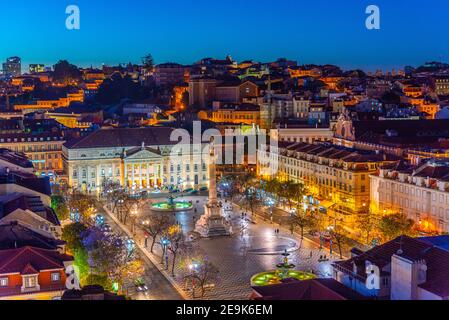 Tramonto vista aerea di Praca Dom Pedro IV a Lisbona, Portogallo Foto Stock