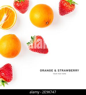 Composizione di fragole fresche e frutti d'arancia e layout creativo su sfondo bianco. Alimentazione sana e concetto di cibo vitamina C. Arr. Frutta e bacche Foto Stock