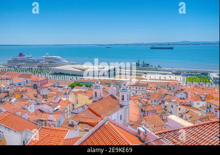 Vista aerea del terminal delle navi da crociera a Lisbona, Portogallo Foto Stock