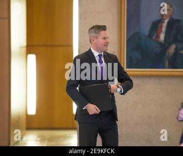 FILE FOTO Edimburgo, Scozia, Regno Unito. 5 Feb 2021. L'ex ministro scozzese delle Finanze, Derek Mackay, parla un anno dopo le dimissioni il giorno prima del suo intervento di bilancio a causa del presunto scandalo del testo degli studenti. L'onorevole Mackay dice di voler aiutare gli elettori. Il mio Mackay è stato assente dal Parlamento scozzese da quando si è dimesso come Ministro. Informazioni foto file: Edimburgo, Scozia, Regno Unito. 10 ottobre 2019, Parlamento scozzese. Credit: Colin Fisher/Alamy Live News Foto Stock