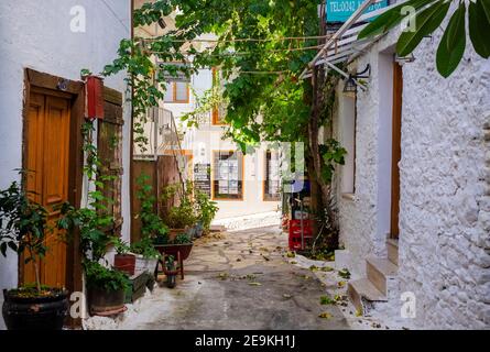 Kalkan, Turchia - 4 novembre 2020: Piccola strada accogliente a Kas Città della Turchia Foto Stock