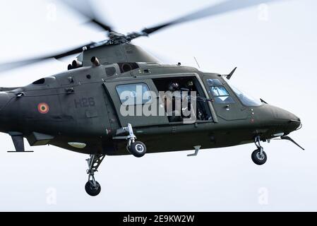 Un elicottero militare AgustaWestland AW109 del 17° Squadrone dell'aeronautica belga. Foto Stock