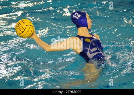 Verona, Italia. 5 Feb 2021. Verona, Italy, Monte Bianco Pools, February 05, 2021, Daria Ryzhkova at shot - Kinef Surgutneftegas during CE Mediterraneo vs Kinef Surgutneftgas - Waterpolo Eurolega Femminile match Credit: Roberto Tommasini/LPS/ZUMA Wire/Alamy Live News Foto Stock