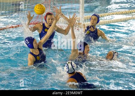 Verona, Italia. 5 Feb 2021. Verona, Italia, Monte Bianco Pools, 05 febbraio 2021, Anna Karnaukh portiere di Kinef Surgutneftegas durante CE Mediterraneo vs Kinef Surgutneftgas - Waterpolo Eurolega Donne Match Credit: Roberto Tommasini/LPS/ZUMA Wire/Alamy Live News Foto Stock