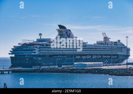 Playa Blanca, Lanzarote, Spagna - DEC 30, 2019: Mein Schiff 2 - seconda nave da crociera di Tui Crociere nel porto di Playa Blanca, Lanzarote, Spagna. Foto Stock