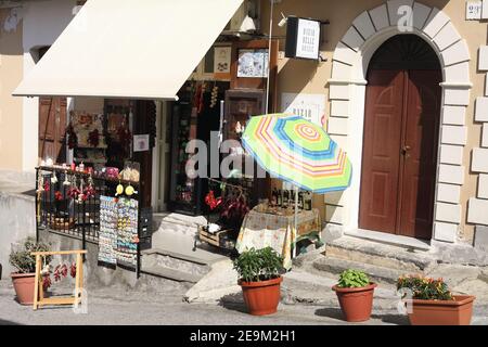 Tipico negozio di souvenir a Pizzo, una delle città più belle della Calabria, Pizzo, Vibo Valentia, Calabria, Italia Foto Stock