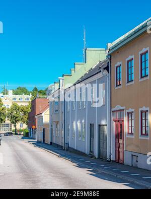 KARLSHAMN, SVEZIA - 01 AGOSTO 2020: Una tipica vista sulla strada dalla città svedese di Karlshamn. Foto Stock