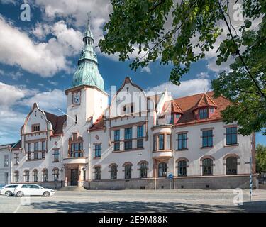 KARLSHAMN, SVEZIA - 01 AGOSTO 2020 il municipio che è stato costruito dal 1899 al 1900. L'edificio è stato progettato dall'architetto Lindberg in olandese rena Foto Stock