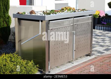 Deposito della lattina spazzatura, deposito della spazzatura del contenitore Foto Stock