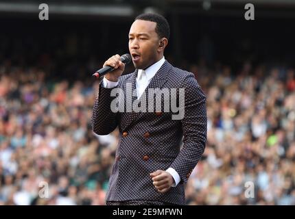 Twickenham, Regno Unito. 1st giugno 2013. John Legend si esibisce sul palco al concerto dal vivo Sound of Change al Chime for Change presso lo stadio Twickenham di Twickenham. Credit: S.M./Alamy CREDIT: S.M./Alamy Foto Stock